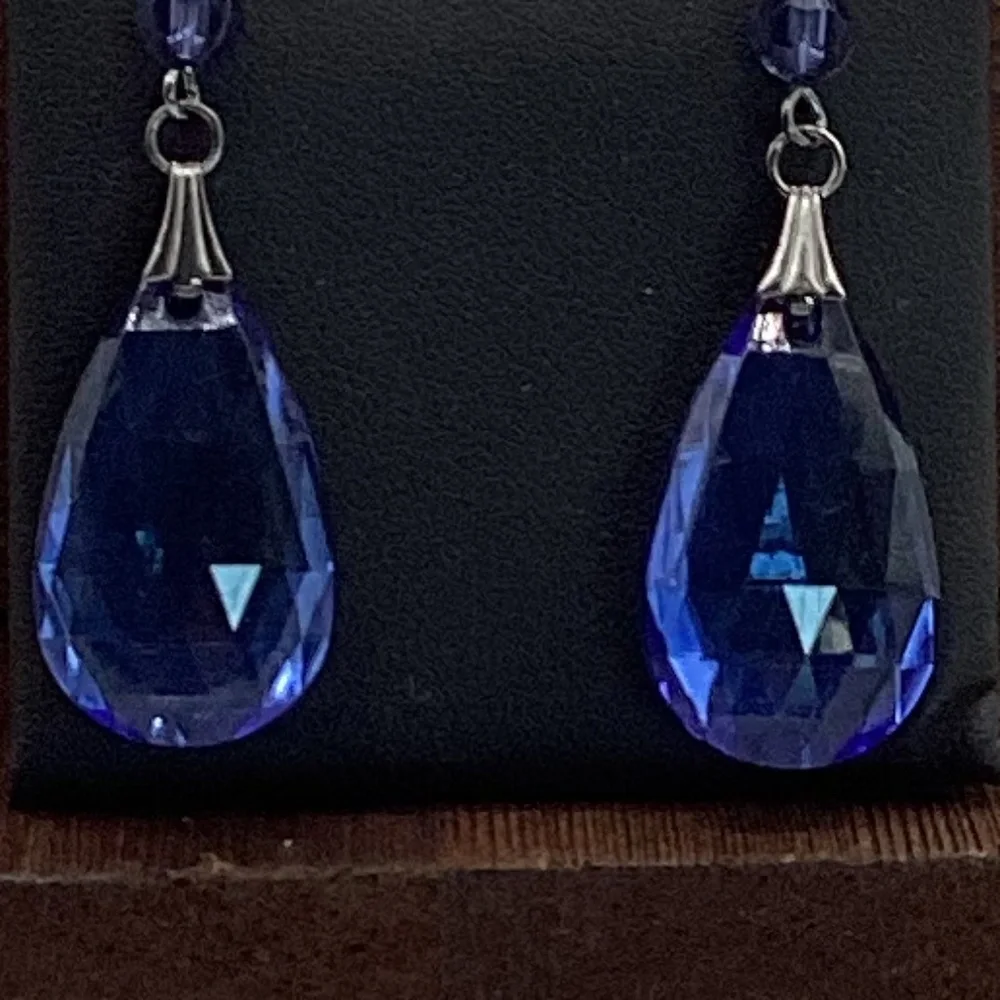 216. Clear Blue Teardrop Earrings w/ Silver Links EUC